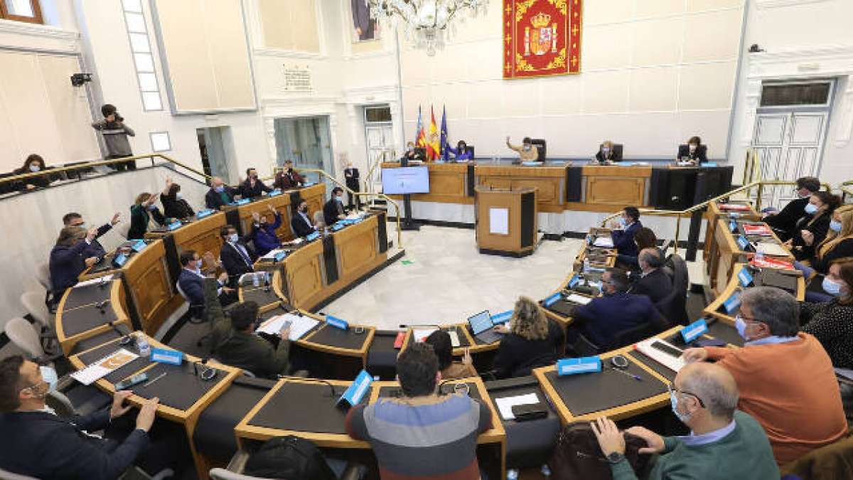 Compromís se abstiene mientras el PSPV vota a favor en la aprobación de los presupuestos de la Diputación