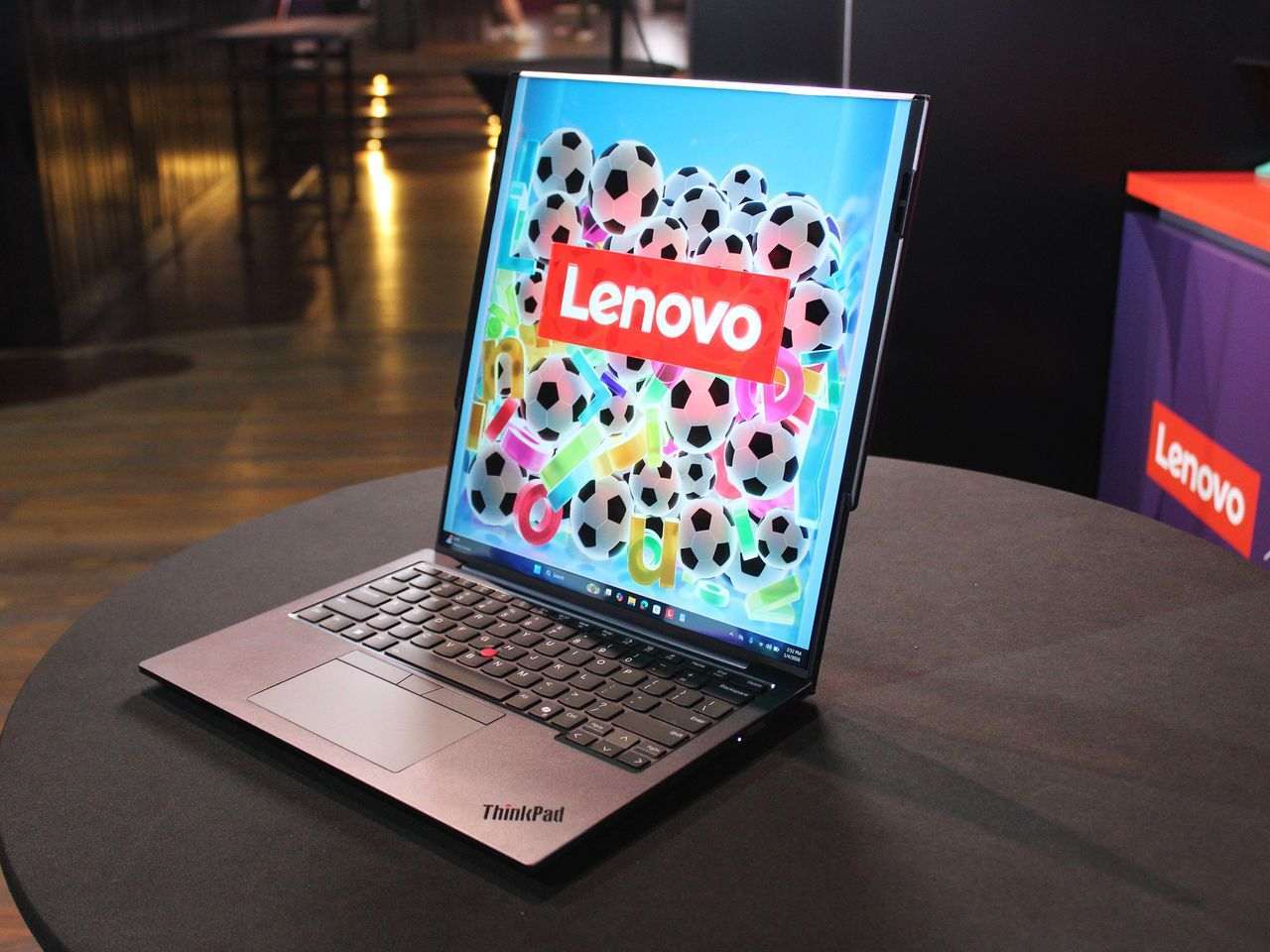 Lenovo lanza en el CES 2026 una innovadora laptop para juegos que se expande a ultraancha con solo pulsar una tecla