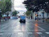 Alicante intensifica la limpieza del Carnaval con 100 operarios y 60 vehículos para un evento más limpio y sostenible