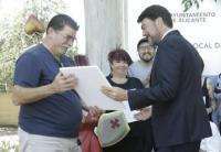 El polideportivo de Colonia Requena llevará el nombre de Antonio Colomina, un referente vecinal destacado