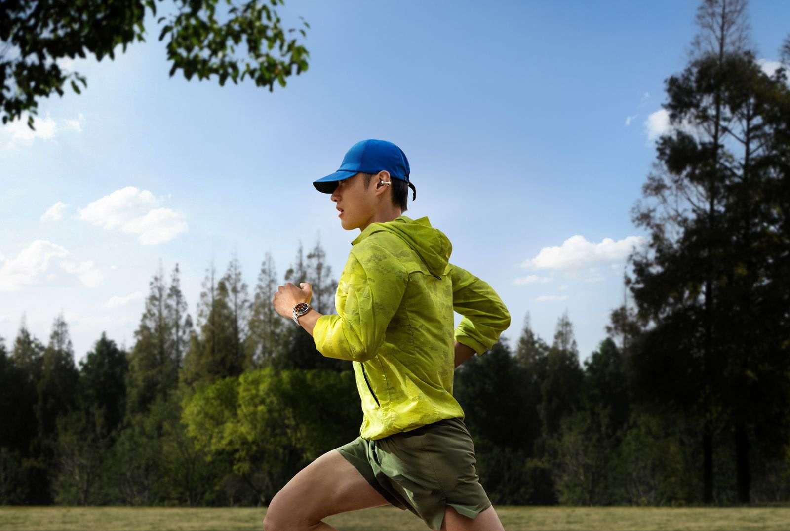 hombre corriendo con el nuevo HUAWEI WATCH GT Runner 2 en su muñeca