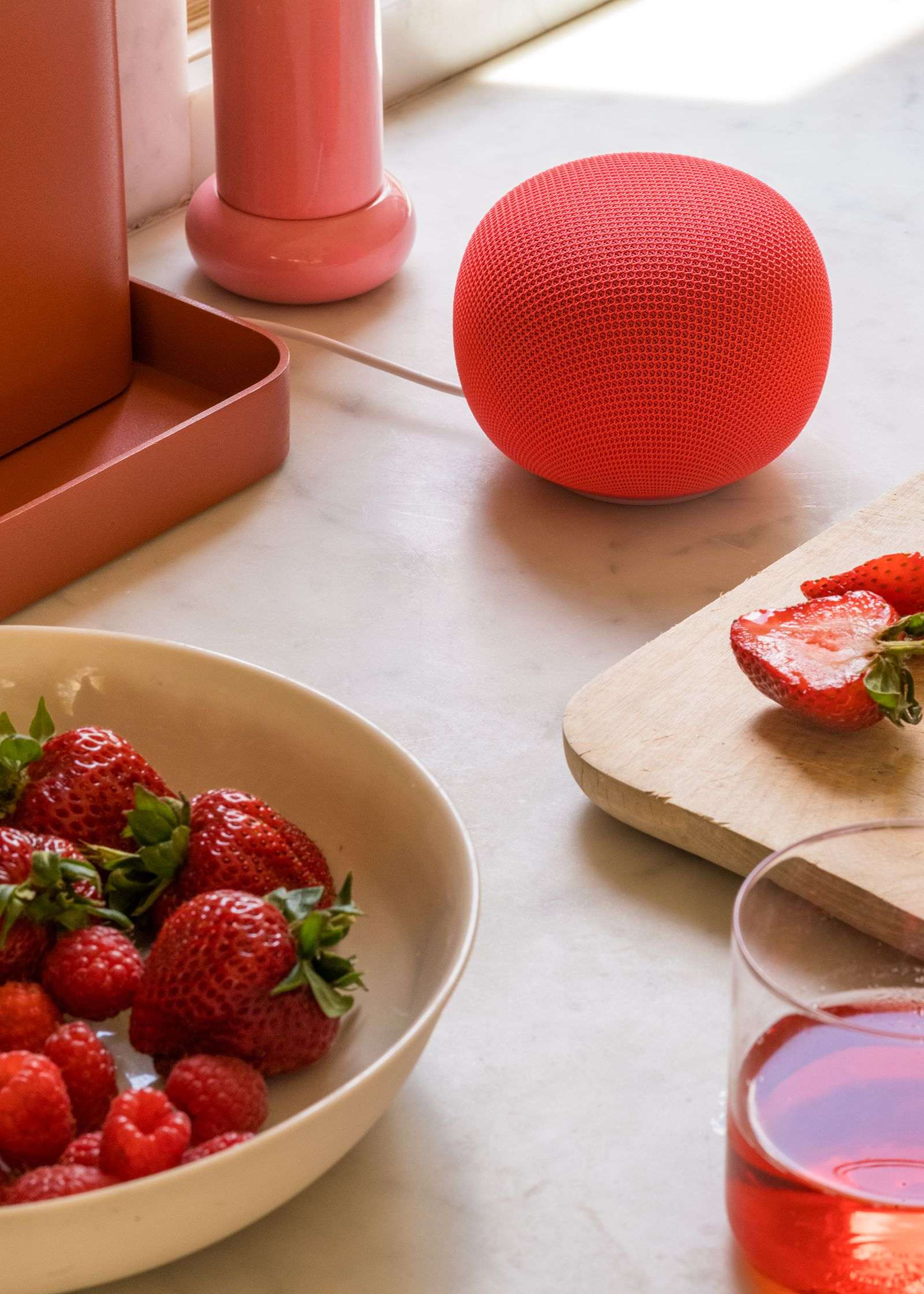 El color Berry del altavoz Google Home.
