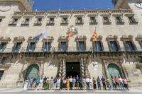 Alicante se viste de luto oficial tras el trágico asesinato de dos mujeres en La Cañada