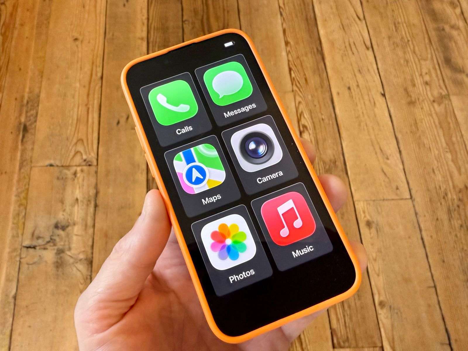 El iPhone simplificado de mi hijo en el que solo funcionan seis aplicaciones. Sin acceso a internet pero con navegación...