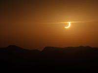 20.000 personas disfrutan del eclipse en Alicante sin contratiempos
