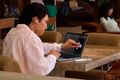 La pantalla táctil complementa al teclado y al trackpad tradicionales. Apple espera que los desarrolladores adapten sus...