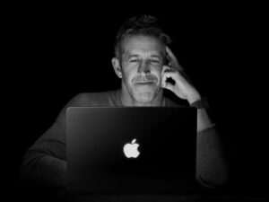 La historia detrás de la incorporación de una pantalla táctil en la Mac