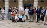 Solidaridad en Alicante: La exposición 'Baby Pelones' apoya a niños con cáncer